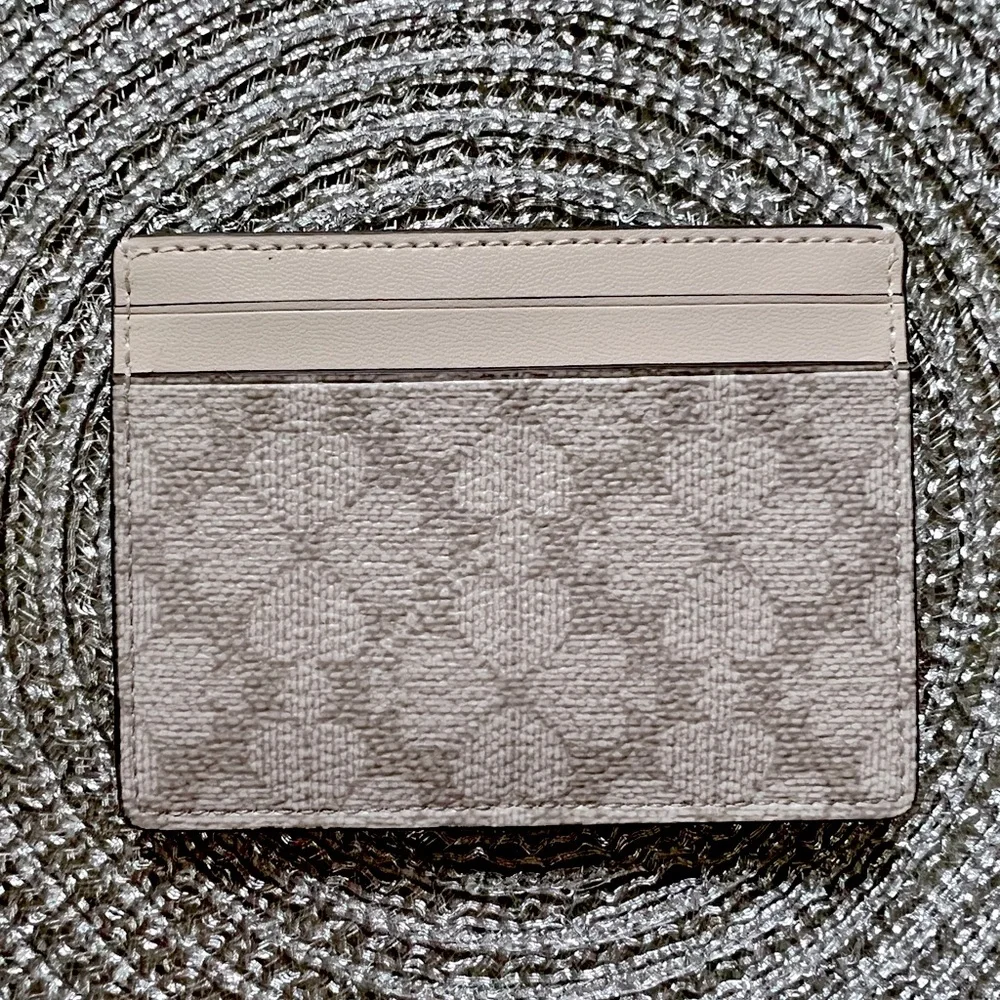 NWOT ♠️ Kate Spade ♠️ Cream Clover Design Card Holder - Picture 2 of 3